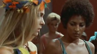 Margaret Markov,Marie Louise,Mary Count,Pam Grier in The Arena (1973)