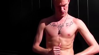 Tattooed gay is cumming on his abs